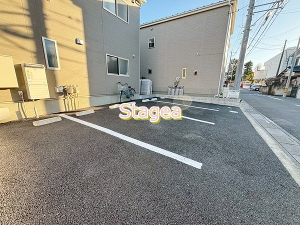 リーブルファイン八丁目1号棟の駐車場