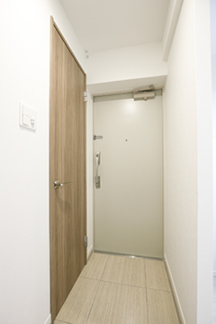 ＴＨＥ　ＡＸＩＳ　ＫＯＪＩＭＡＣＨＩの玄関|※写真は同タイプ住戸です。