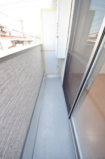 川口市前川３丁目のアパートのバルコニー