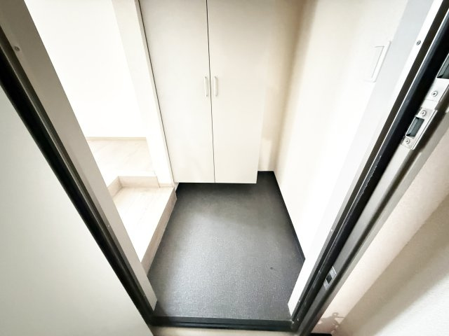 フジ・マンションの玄関
