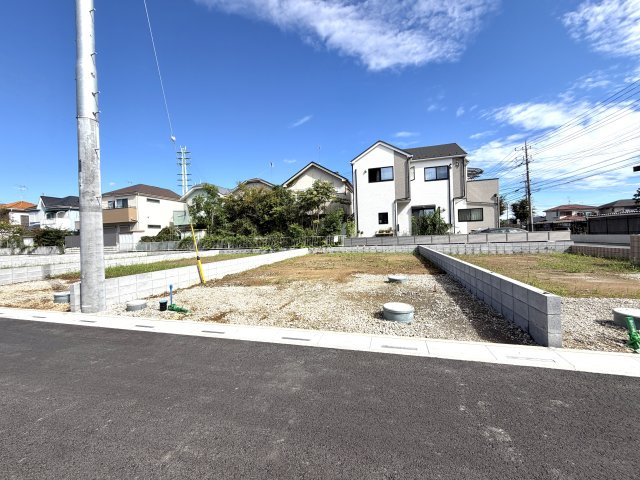 越谷市大泊第１０　2号棟リーブルガーデン新築戸建の外観|夢のマイホームがここに誕生します。近隣の雰囲気や生活利便施設の距離感もあわせてご確認いただけます。