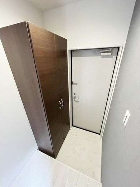 リーブルファイン三条の玄関