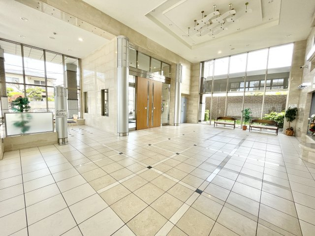 ライオンズガーデン枚方藤阪■中古マンションのエントランス