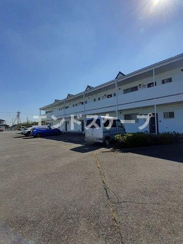 ファミーユⅡの駐車場|高崎、前橋のお部屋探しはエンドスケープまで！お客様の理想お聞かせ下さい♪