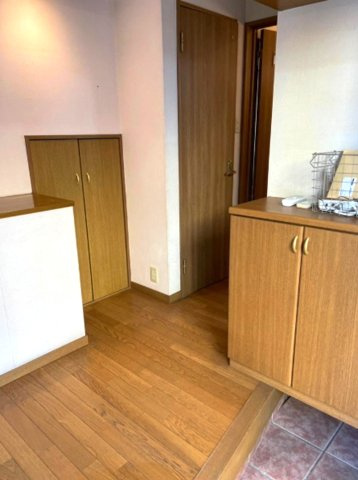 西蔵町の玄関|散らかりがちな玄関もスッキリの玄関収納付
