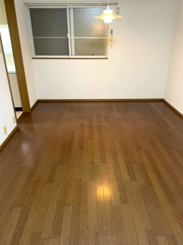 西蔵町の居間・リビング|室内にいても、たっぷりの陽光と爽やかな風を感じて頂ける、開放感あふれるリビングです。
ご家族と穏やかに過ごす、心地の良い時間が流れます。


