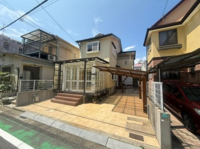 西蔵町の駐車場|通勤にも外出にもアクセス良好。家族でおでかけすることも増えそうですね。