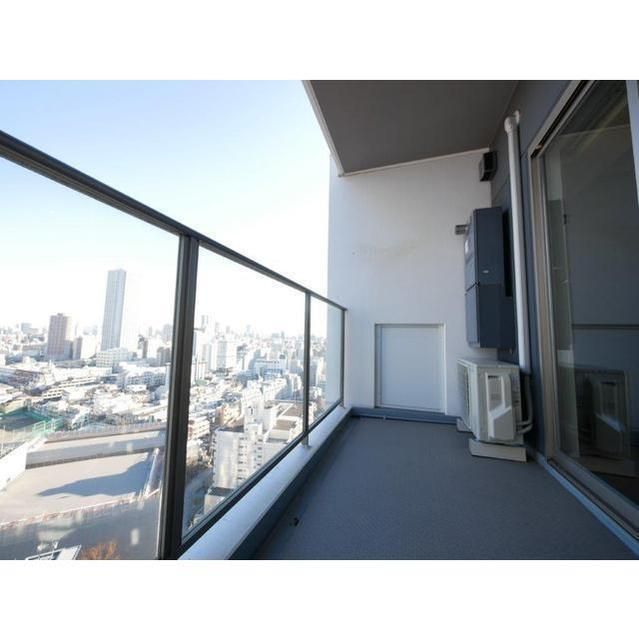 コンフォリア新宿イーストサイドタワーのバルコニー