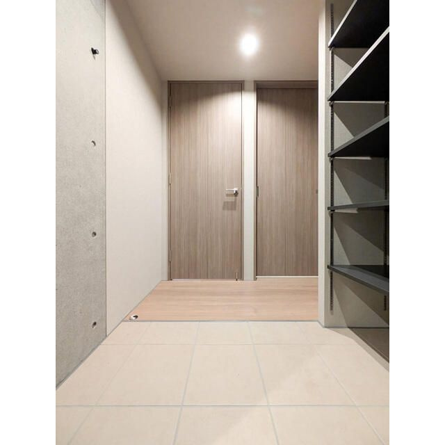エクサム三軒茶屋Ⅳの玄関