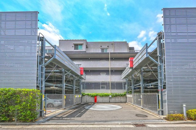 ライオンズ港北ニュータウンオーセンティックハウスの駐車場