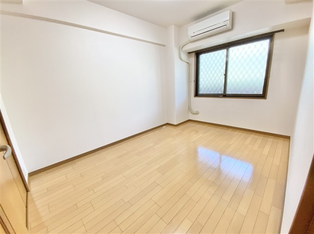 「団らんが生まれる3LDK」高知市一宮東町5丁目　サントノーレ一宮5階　中古マンションの洋室|お好みの家具が映える洋室♪エアコン付きです。