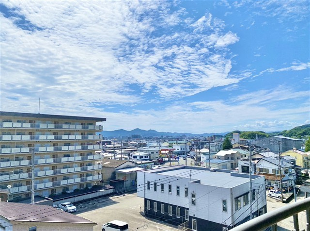 「団らんが生まれる3LDK」高知市一宮東町5丁目　サントノーレ一宮5階　中古マンションの展望|お天気の日には気持ちの良い青空が広がります♪