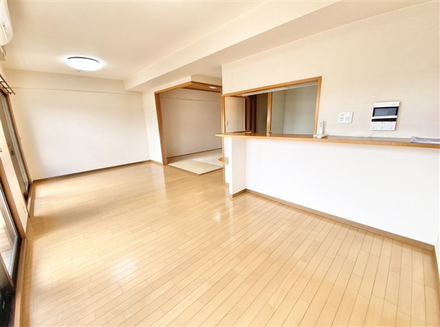 「団らんが生まれる3LDK」高知市一宮東町5丁目　サントノーレ一宮5階　中古マンションの居間・リビング|対面式キッチンでリビングを見渡しながらお料理できます♪