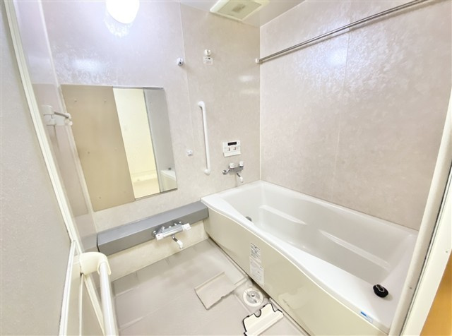 「団らんが生まれる3LDK」高知市一宮東町5丁目　サントノーレ一宮5階　中古マンションの浴室|一日の疲れを癒す浴室。淡く優しい色合いです♪