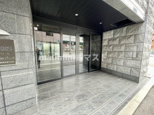 プレサンス松屋町駅前デュオのエントランス