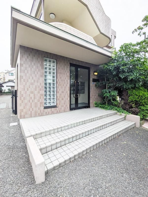 リヴェール石川台のエントランス