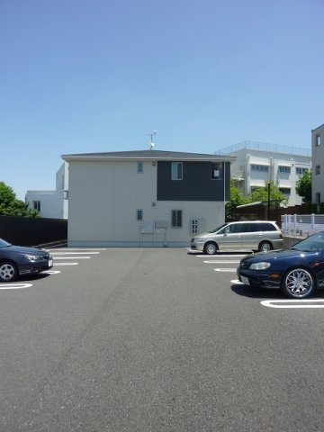 リブェールSHINOⅢの駐車場