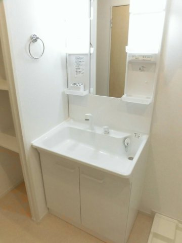 グラードの洗面所|脱衣スペースもあります