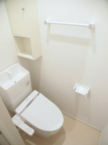 グラードのトイレ|落ち着いた色調のトイレです