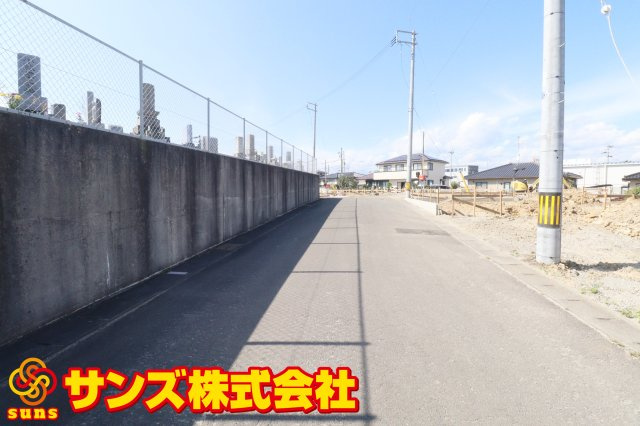 郡山市富田西６丁目　　　6号棟　　富田小学校、富田中学区の外観|南西側前面道路
