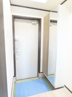 ケンオウヴィラ前原の玄関
