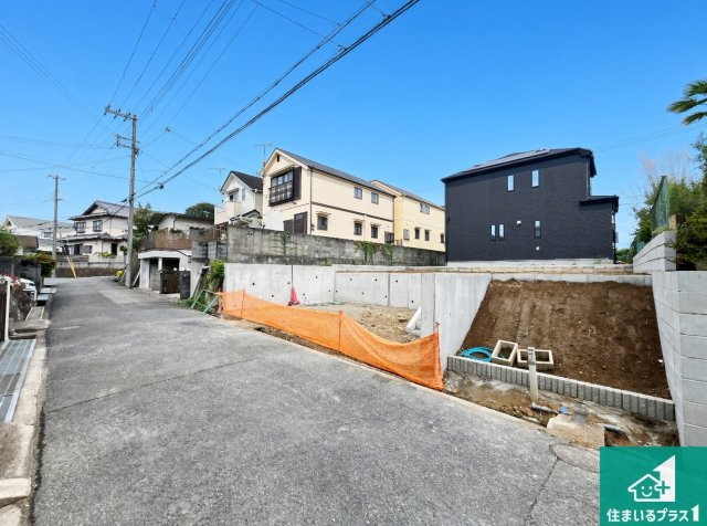 神戸市北区緑町　第2期　新築一戸建ての前面道路含む現地写真|周辺は落ち着いた街並みの住宅地！子育てがしやすい住環境です！まだ未完成ですが、現地でしかわからない事もございます。是非一度ご覧ください。