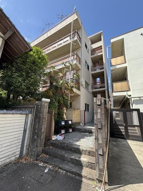 調布スカイハウスのエントランス