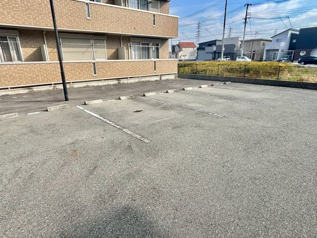 サンテ・レザンジュ　B棟の駐車場