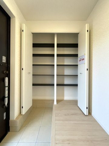 大村市小路口本町第1　1号棟の玄関