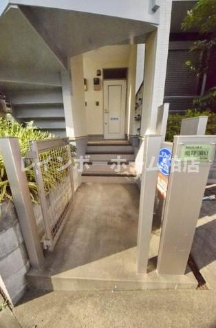 特典：仲介手数料が50％OFFです‼のエントランス|清潔なエントランスです