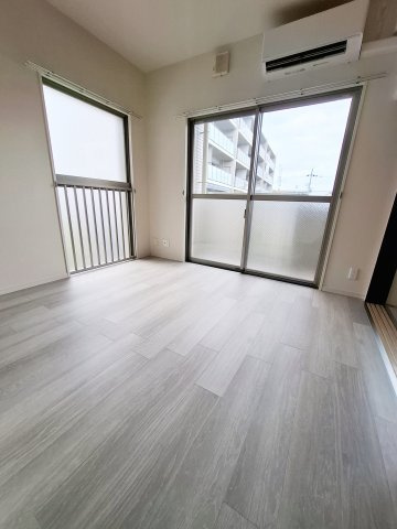 PINO甲東園の居間・リビング