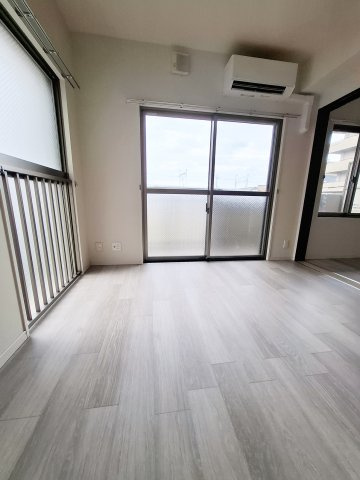 PINO甲東園の居間・リビング