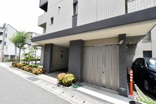 PINO甲東園のエントランス