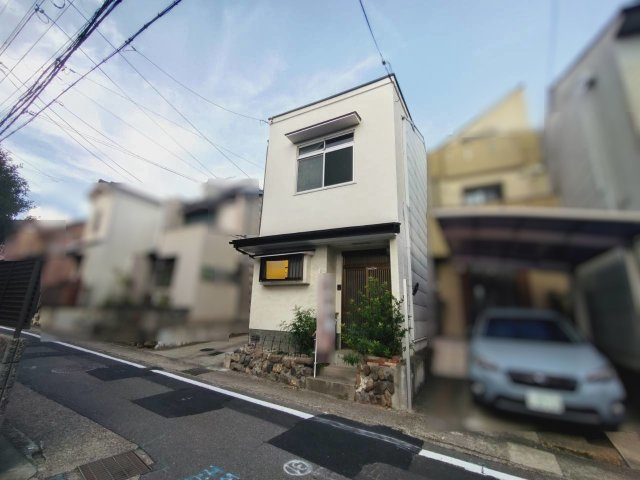 令和８年５月リフォーム完了☆山科駅まで徒歩１２分の好立地☆広々５ＤＫ+庭付き☆山科区御陵四丁野町
