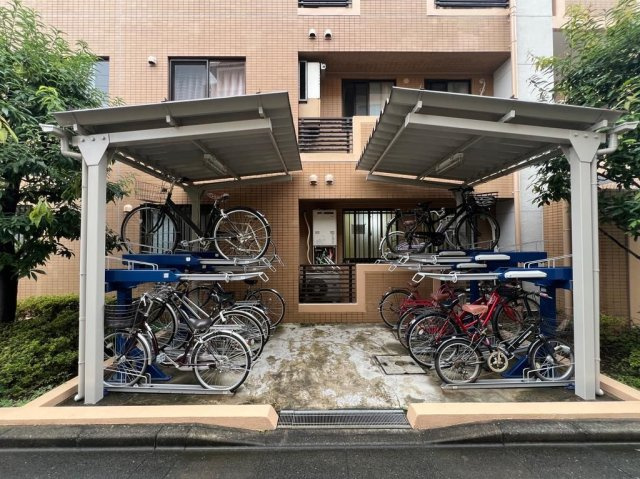クレッセント武蔵新城ウエストの駐輪場