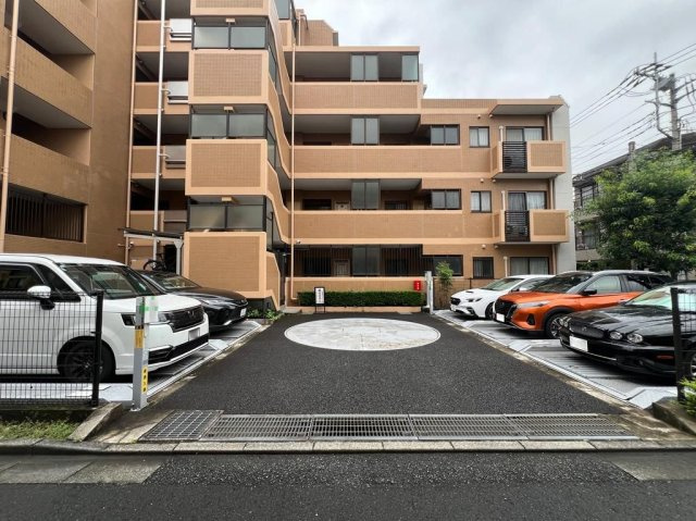 クレッセント武蔵新城ウエストの駐車場