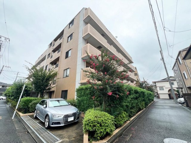 クレッセント武蔵新城ウエストの外観