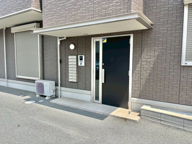 ラフィーネ亀山のエントランス