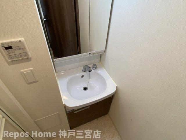 プレサンスジェネ新神戸ステーションフロントの洗面所