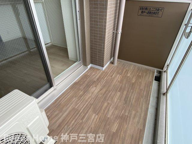 プレサンスジェネ新神戸ステーションフロントのバルコニー