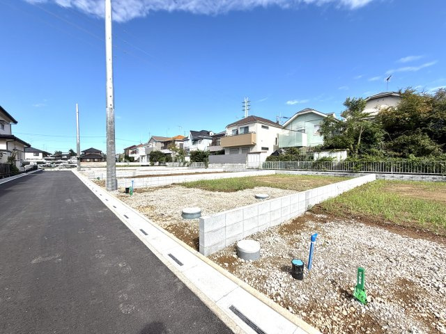 越谷市大泊第１０　4号棟リーブルガーデン新築戸建の外観|敷地の広さと角地ならではの開放感が伝わる更地。建物の立体感や配置計画も想像しやすい環境です。