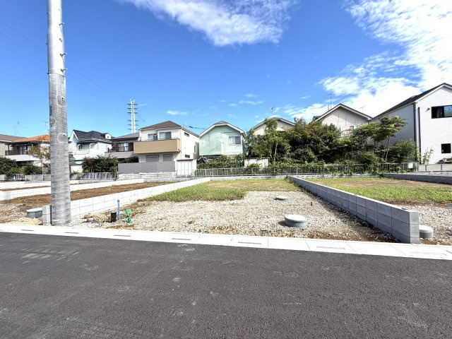 越谷市大泊第１０　4号棟リーブルガーデン新築戸建の外観|建築前の開放的な更地スペース。お部屋からの景色や隣家との距離感をイメージしやすい現場状態です。
