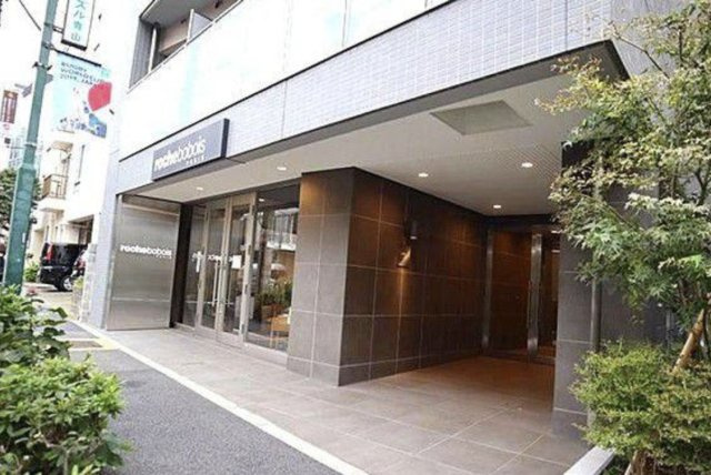 渋谷区神宮前３丁目の賃貸マンションのエントランス