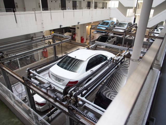 ＺＥＵＳ西梅田プレミアムの駐車場