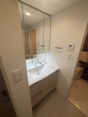 ＭＡＸＩＶ尼崎の洗面所|スペースが確保できる洗面所です