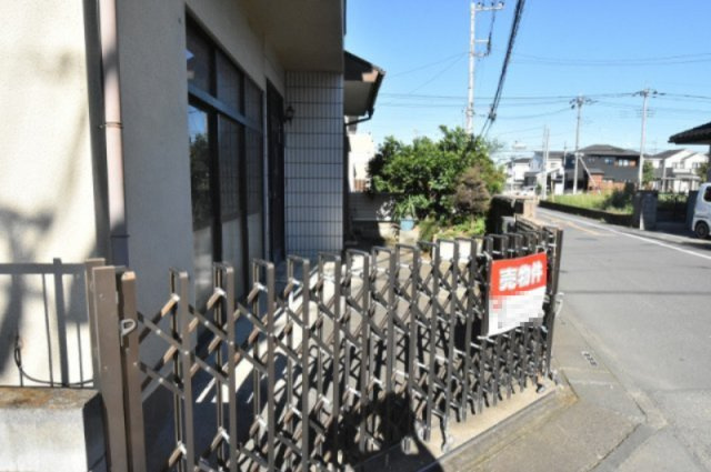 鴻巣市氷川町　中古一戸建ての駐車場