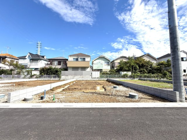 越谷市大泊第１０　5号棟リーブルガーデン新築戸建の外観|これから基礎工事が始まる準備段階の敷地。永く住み続ける土地の素顔をじっくりご確認できる機会です。