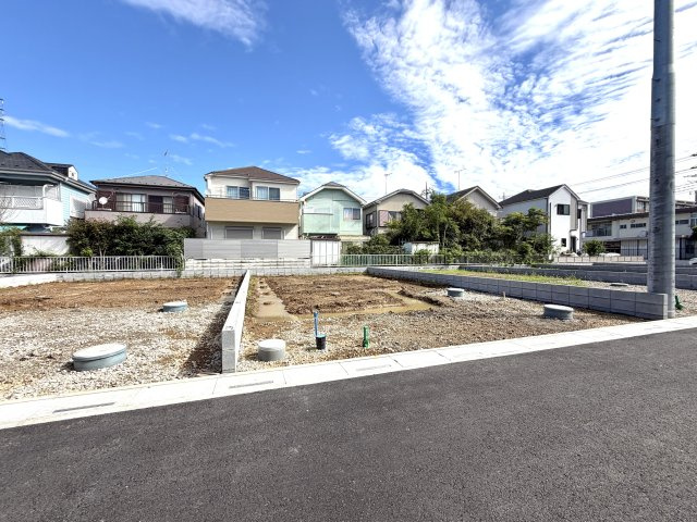 越谷市大泊第１０　5号棟リーブルガーデン新築戸建の外観|施工前のクリアな敷地状況をご覧いただけます。周辺の静かな街並みや暮らしやすさを現地でお確かめください。