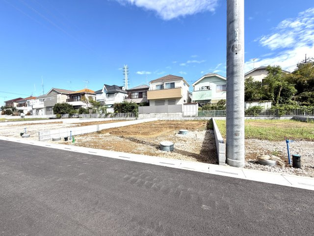 越谷市大泊第１０　5号棟リーブルガーデン新築戸建の外観|建築前の開放的な更地スペース。お部屋からの景色や隣家との距離感をイメージしやすい現場状態です。