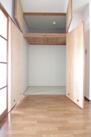 メゾンドアレイ新町の収納